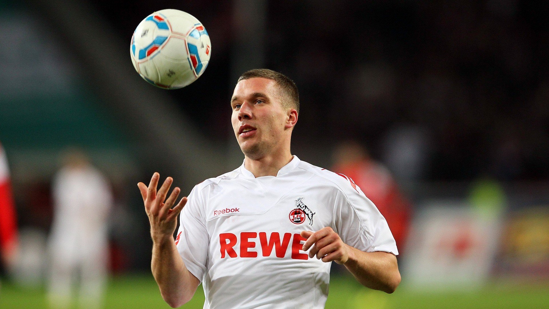 国际滑雪赛季来临，最新滑雪装备提升运动员寒冷天气表现，滑雪比赛2021