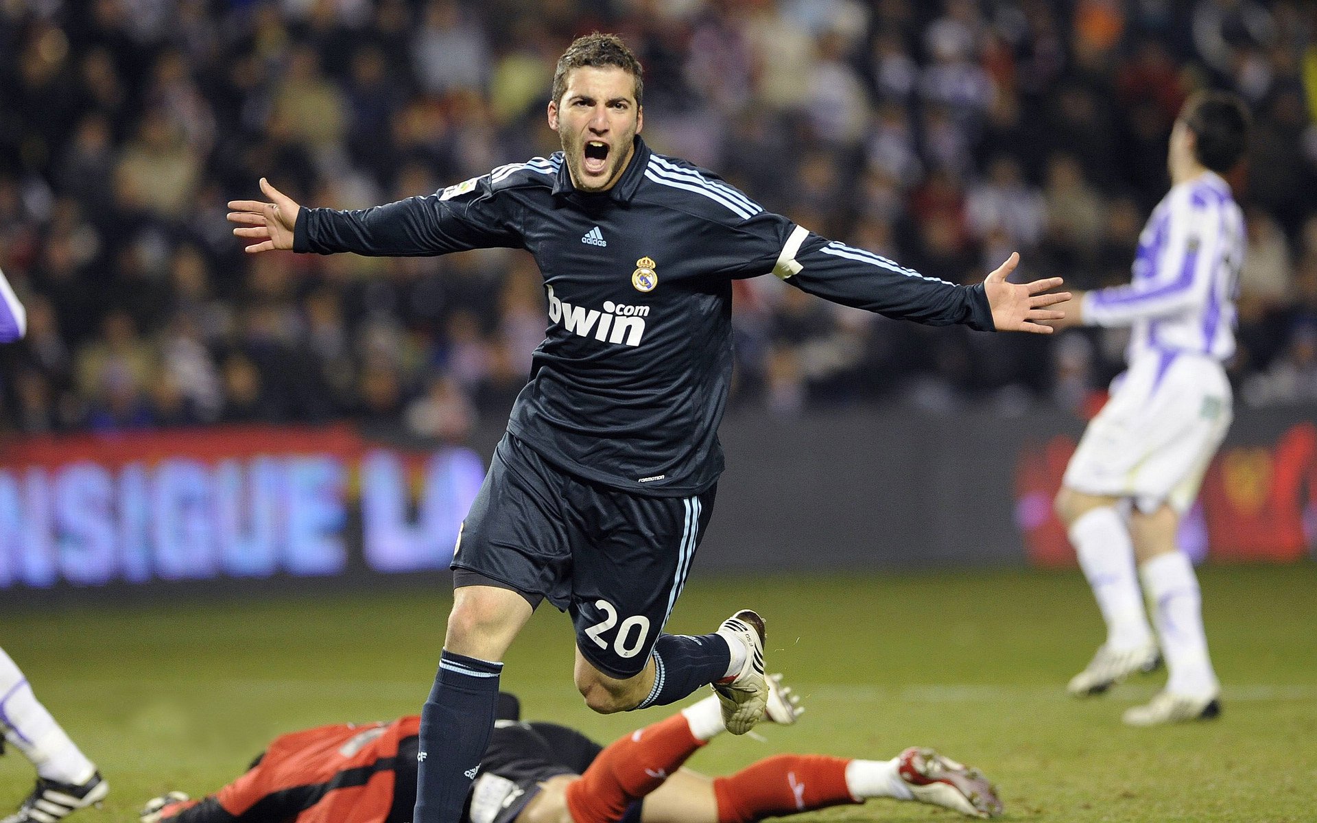 九游官网首页-欧冠皇马对阵利物浦首发浮现：轮换5大主力,贝林厄姆领衔,两大失意悍将出击